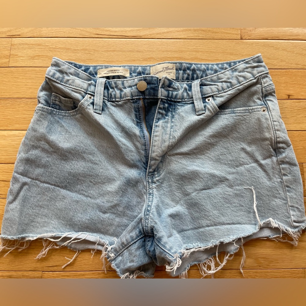 Universal Thread High Rise shortie Women's Denim cut off Shorts in size 4/27